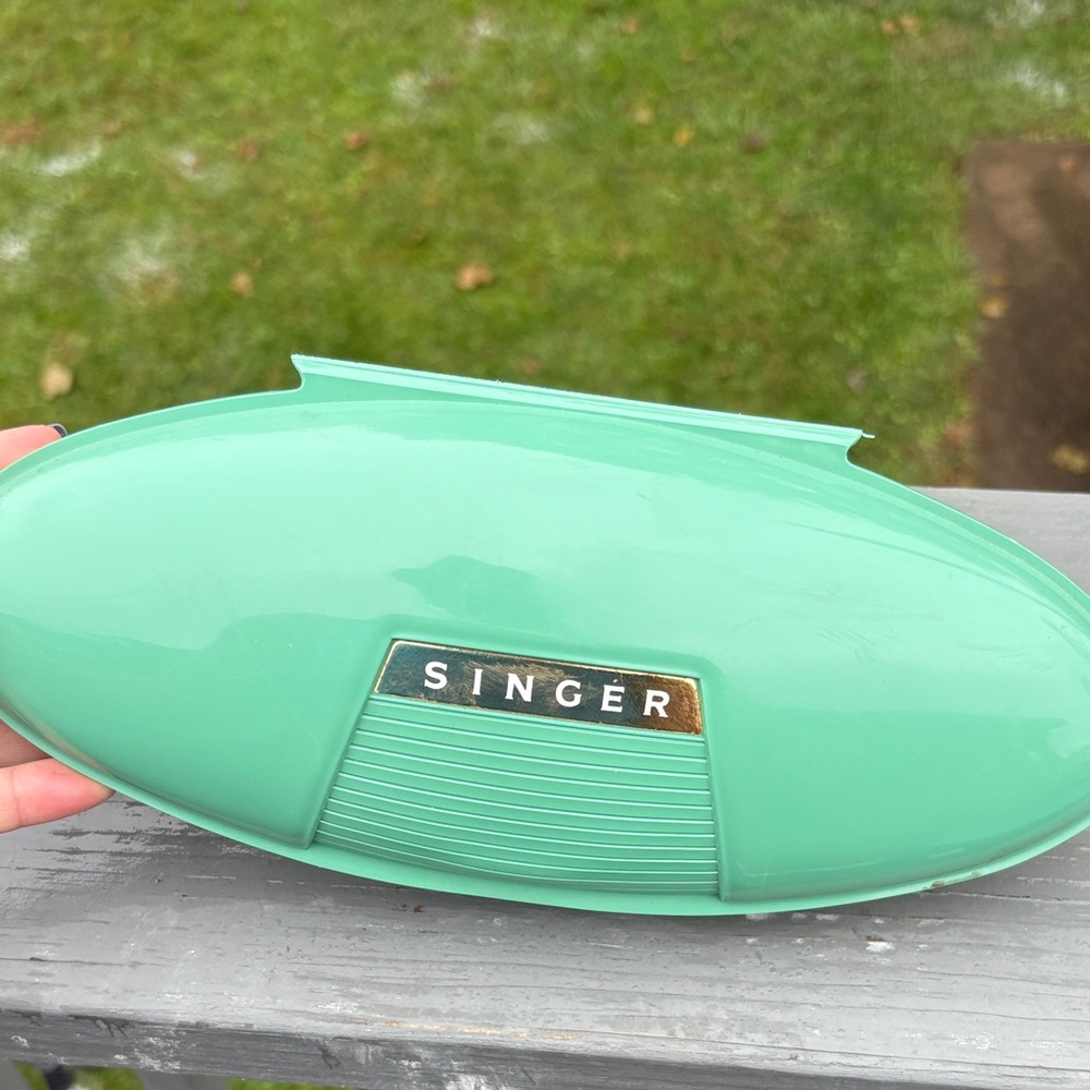 Singer Buttonholer - Picture 2 of 9